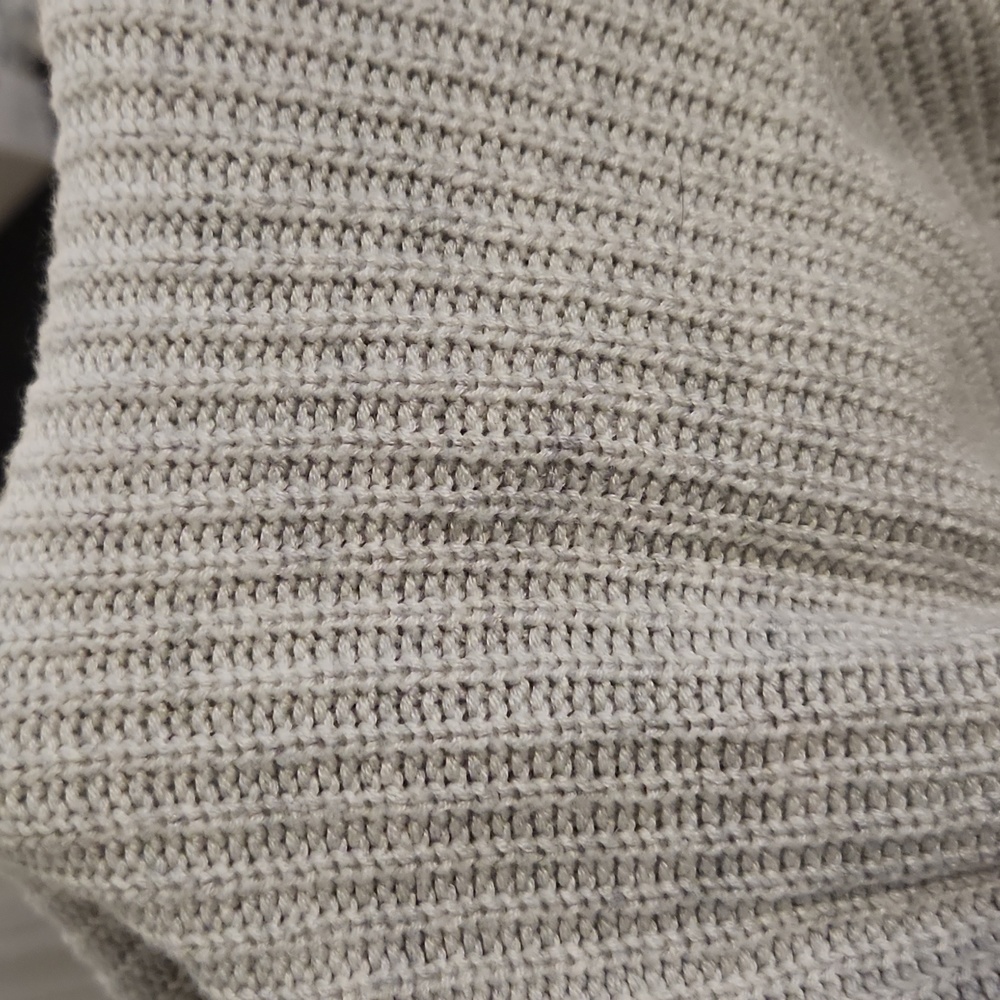 Cropped Sweater - Picture 4 of 4